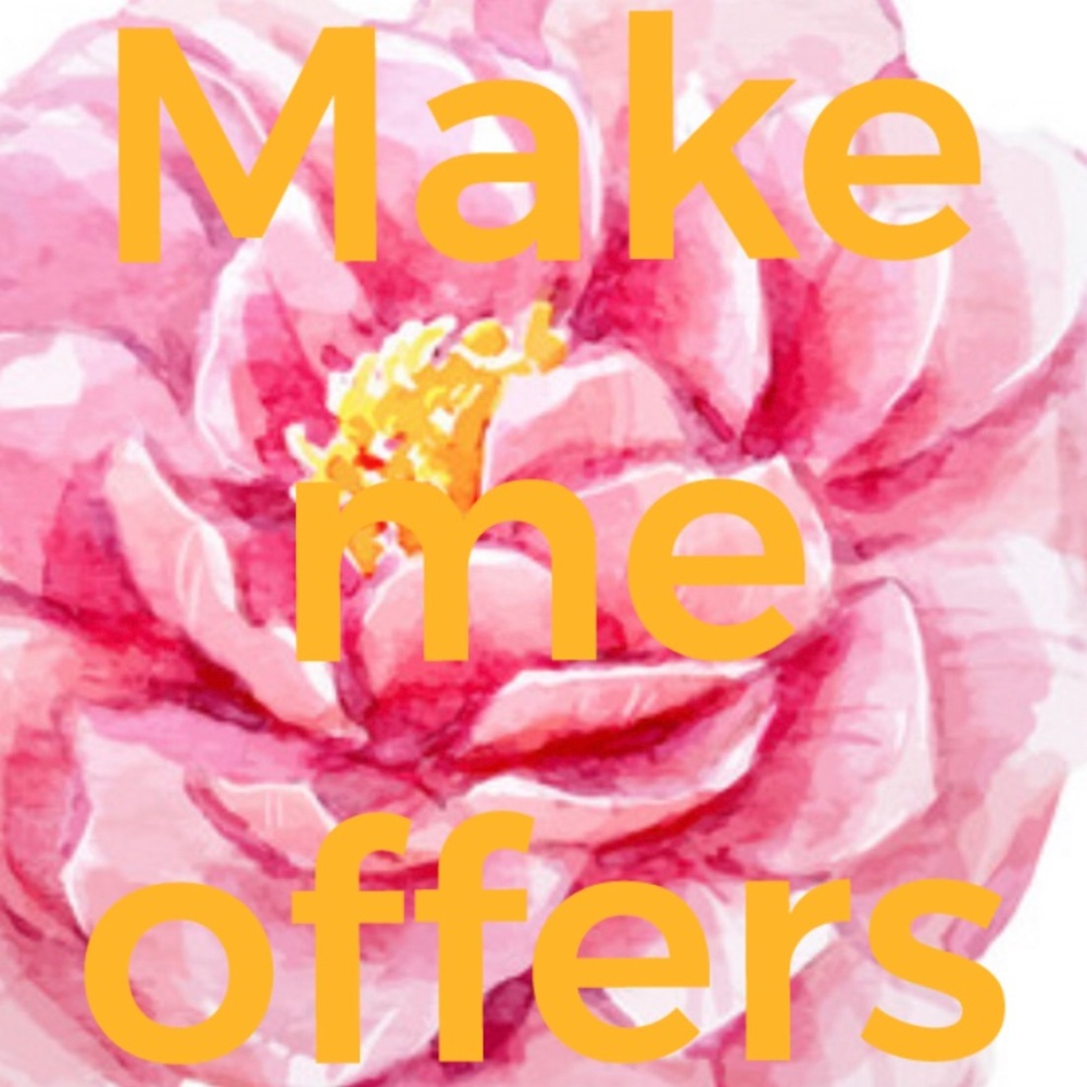 Hello beautiful people! Shoot me an offer.